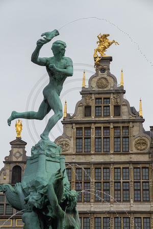 Antwerp, Grote Markt, Statue V130-9928