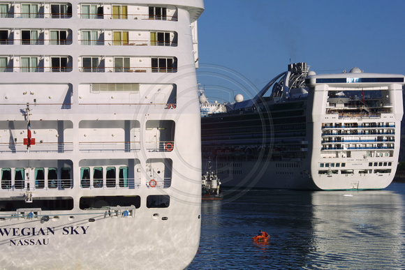Juneau, Cruise Ships020709-4942