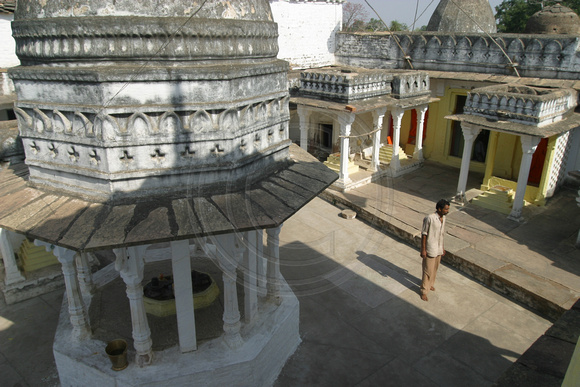 Chanderi, Temple, Man030319-6922