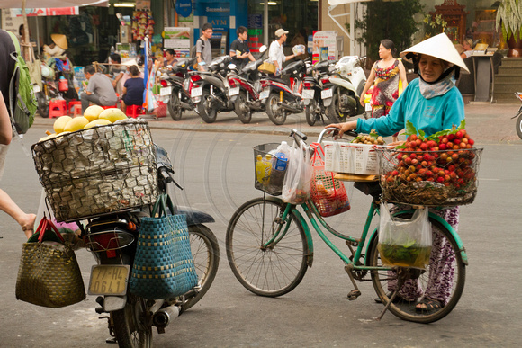 Saigon, Street Vendor120-8499
