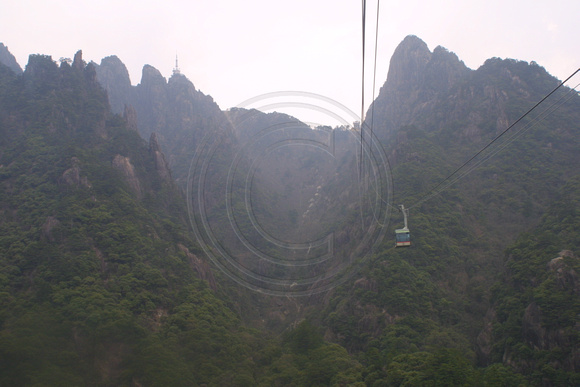 Huangshan, Cable Car020404-6074