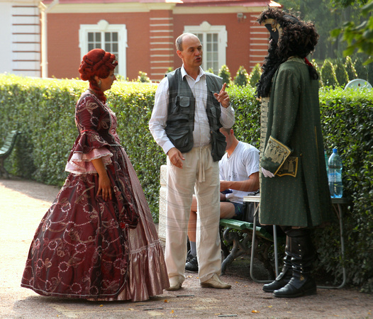 St Petersburg, Peterhof, Garden, Costumed People1048114a