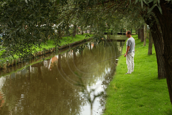 Volendam, Canal, Fisherman1053474