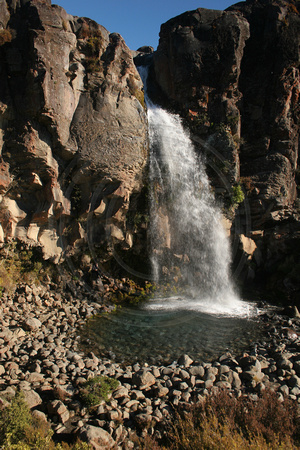 Tongariro NP, Taranaki Falls V0733045