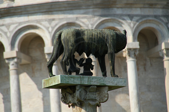 Pisa,  Shewolf Statue1031290