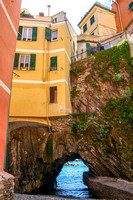 Cinque Terre, Vernazza, Ocean Tunnel V0945242