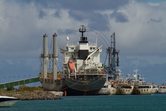 Port Louis, Ships120-7317