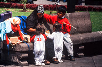 Quito, Woman and Children S -7895