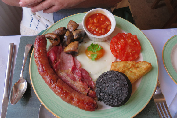 Breakfast, Keswick, England131-0388