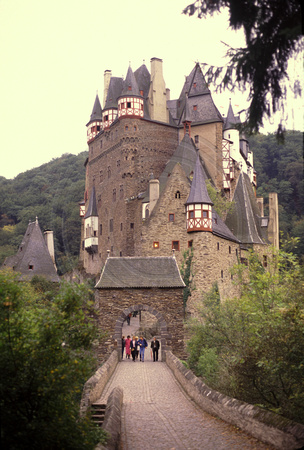 Burg Eltz, V