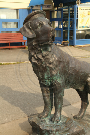 Honningsvag, Dog Monument V1041697