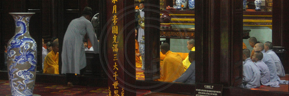 Hue, Thien Mu Pagoda, Ceremony0949906a