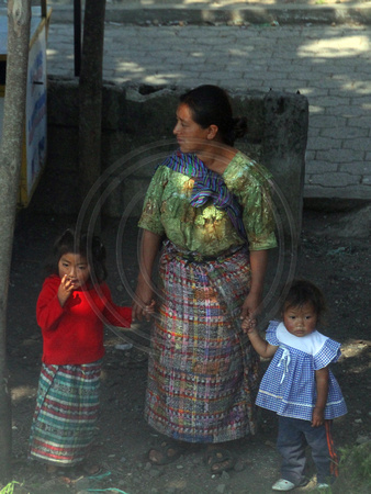 Puerto Quetzal, nr, Woman and Girls1115908a