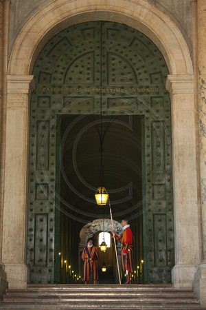 Vatican, St Peters Basilica, Swiss Guards V0945982