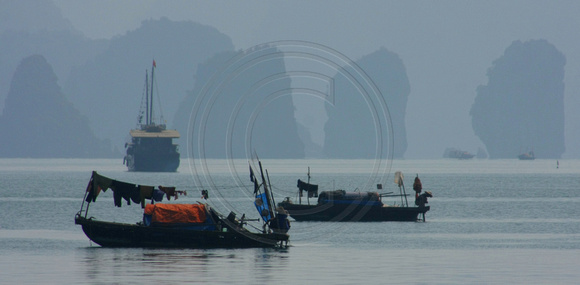 Ha Long Bay, Boats0950734b