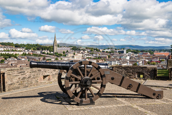 Derry, City Walls, Cannon181-3438