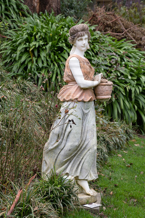 Belgrave, Statuette191-1664