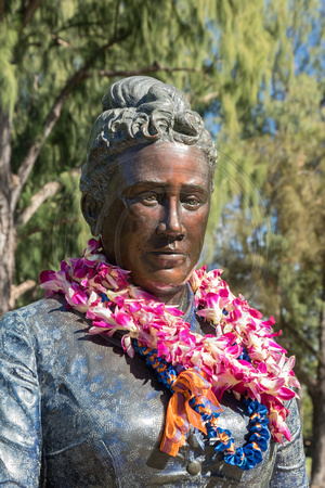 Oahu, Honolulu, Queen Kapiolani Statue V170-9535