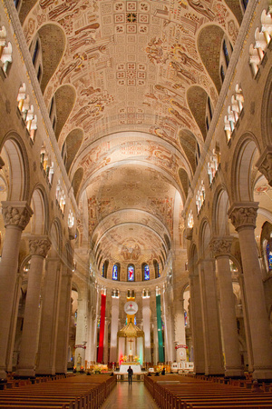St Anne de Beaupre, Basilica, Int V112-2039