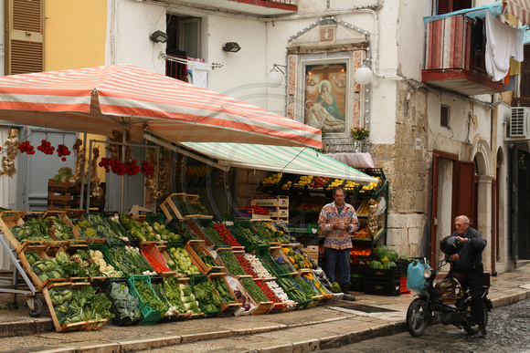 Bari, Vegetable Vendor1023295
