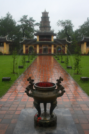 Hue, Thien Mu Pagoda V0949864