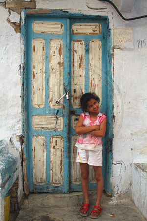 Kairouan, Door, Girl V1026257a