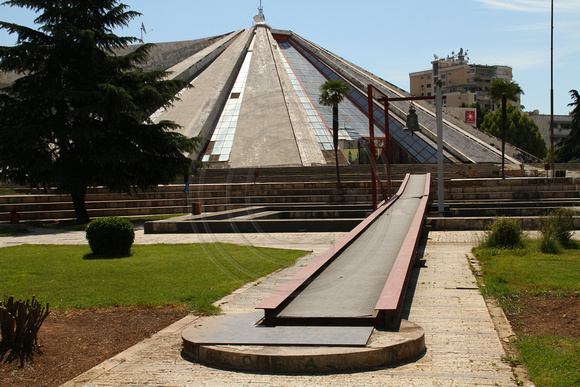 Tirana, Enver Hoxhas Mausoleum1019982