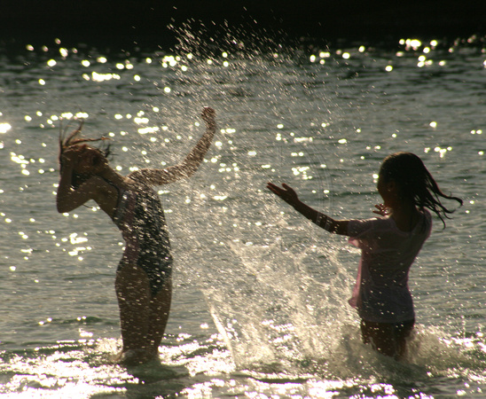 Hahei, Cathedral Cove, Girls in Water0732600a