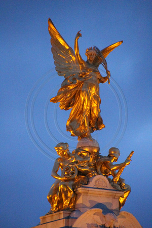 London, Queen Victoria Memorial V1049892