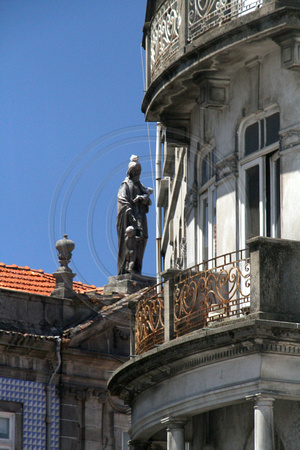 Oporto, Balcony, Statue V1036108a