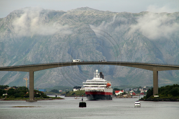 Bronnoy, Bridge, Hurtigruten, Richard With1042049a
