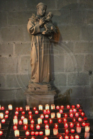 Carcassonne, Basilica St Nazaire, Statue, Candles V1033409a