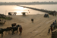 Varanasi, Ganges, Pontoon Br030327-8713