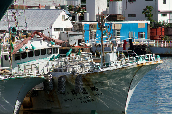 Port Louis, Ship120-7268