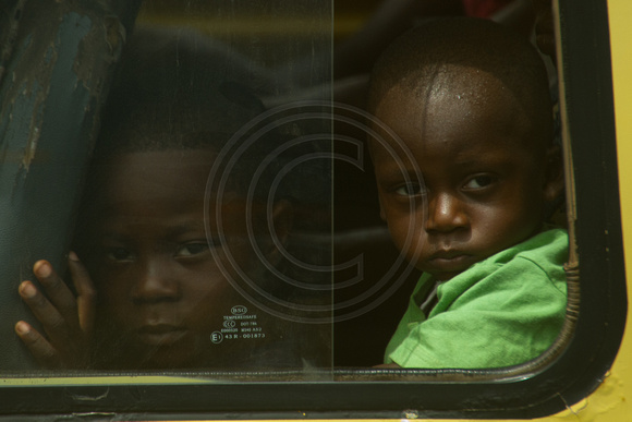 Accra, Kids in Bus120-5084