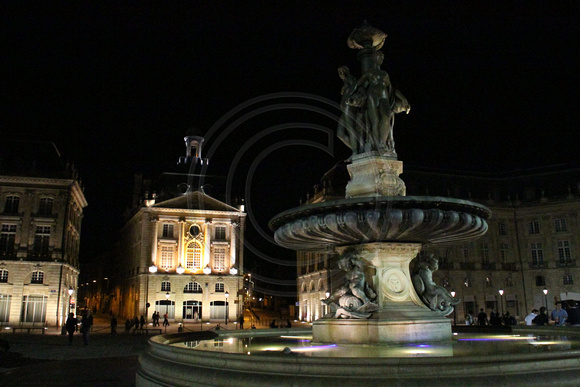 Bordeaux, Place de la Bourse, Fountain1037412