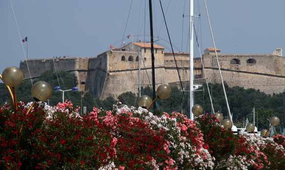 Antibes, Castle, Flowers1032828a